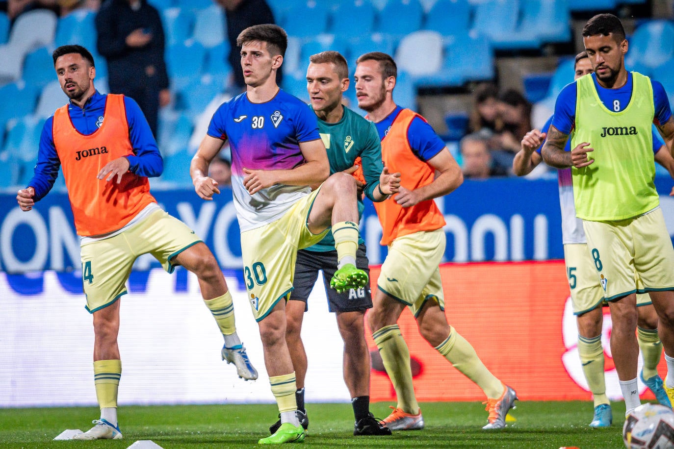 Fotos: El Eibar resiste de forma titánica ante el Zaragoza