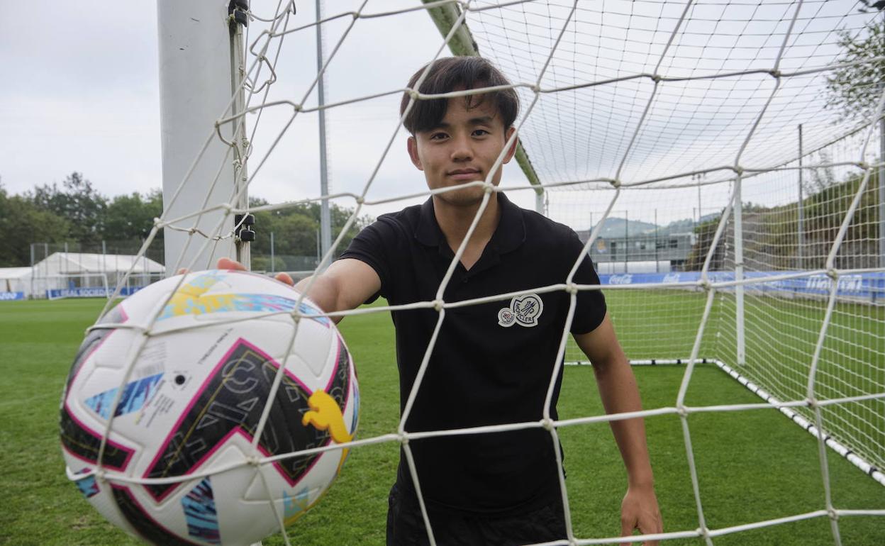 Take Kubo, en la imagen con un balón en Zubieta, no ha podido caer con mejor pie en la Real. 