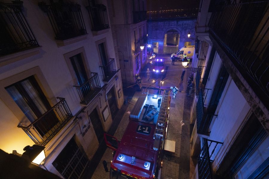 Fotos: Incendio en un mesón de la Parte Vieja