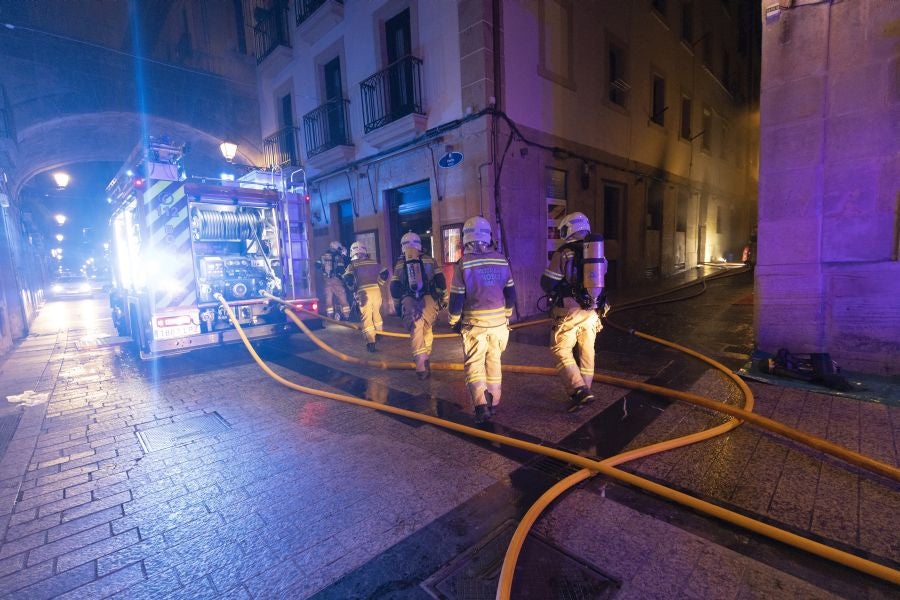 Fotos: Incendio en un mesón de la Parte Vieja