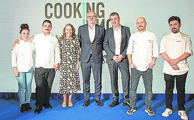 De izquierda a derecha, Barainka, Arrillaga, Garmendia, Barrenechea, Garaizabal, López y Luque.