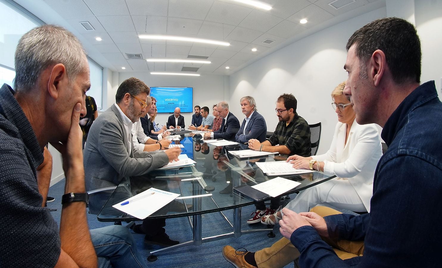 Fotos: El lehendakari, en la reunión matinal de Redacción