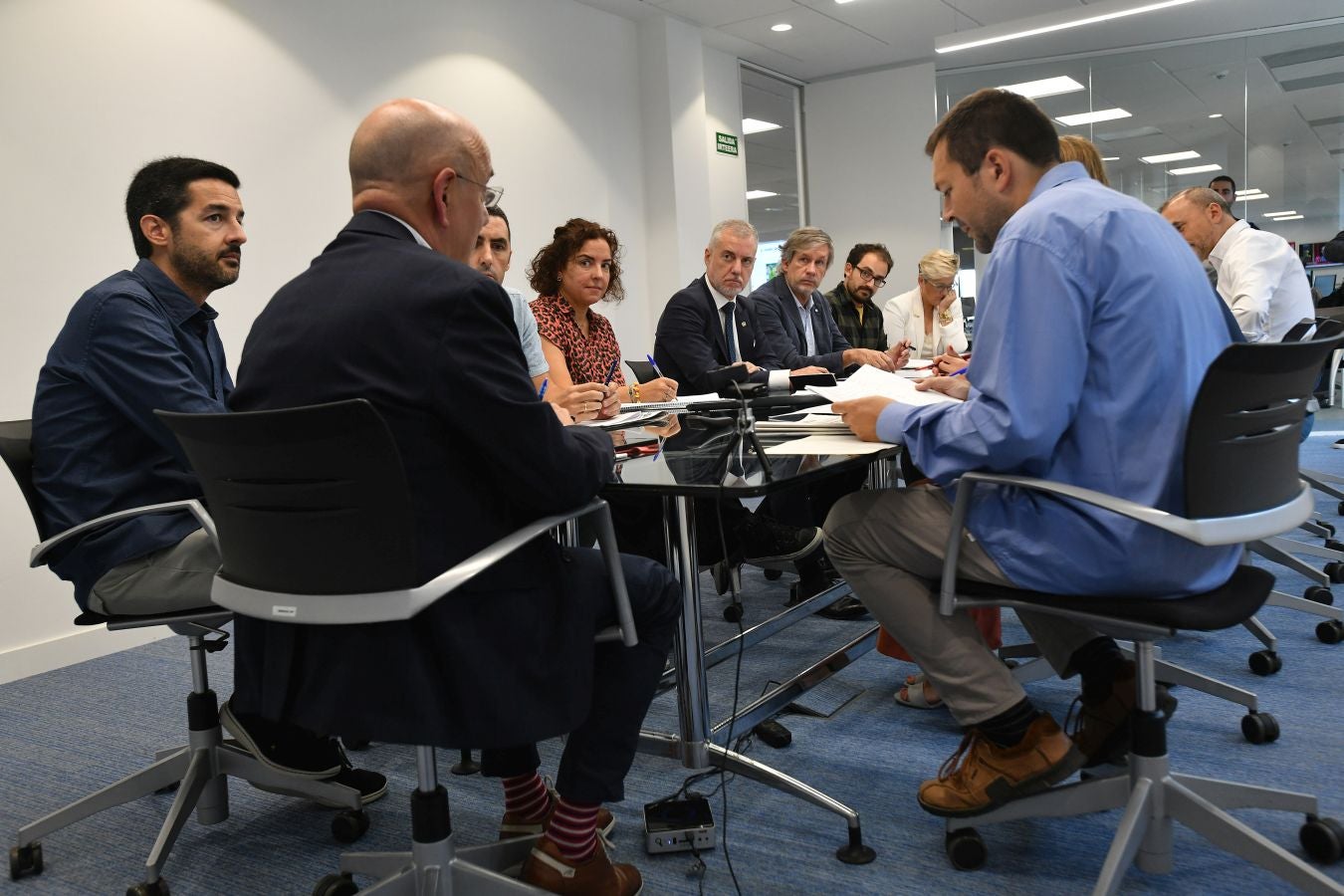 Fotos: El lehendakari, en la reunión matinal de Redacción