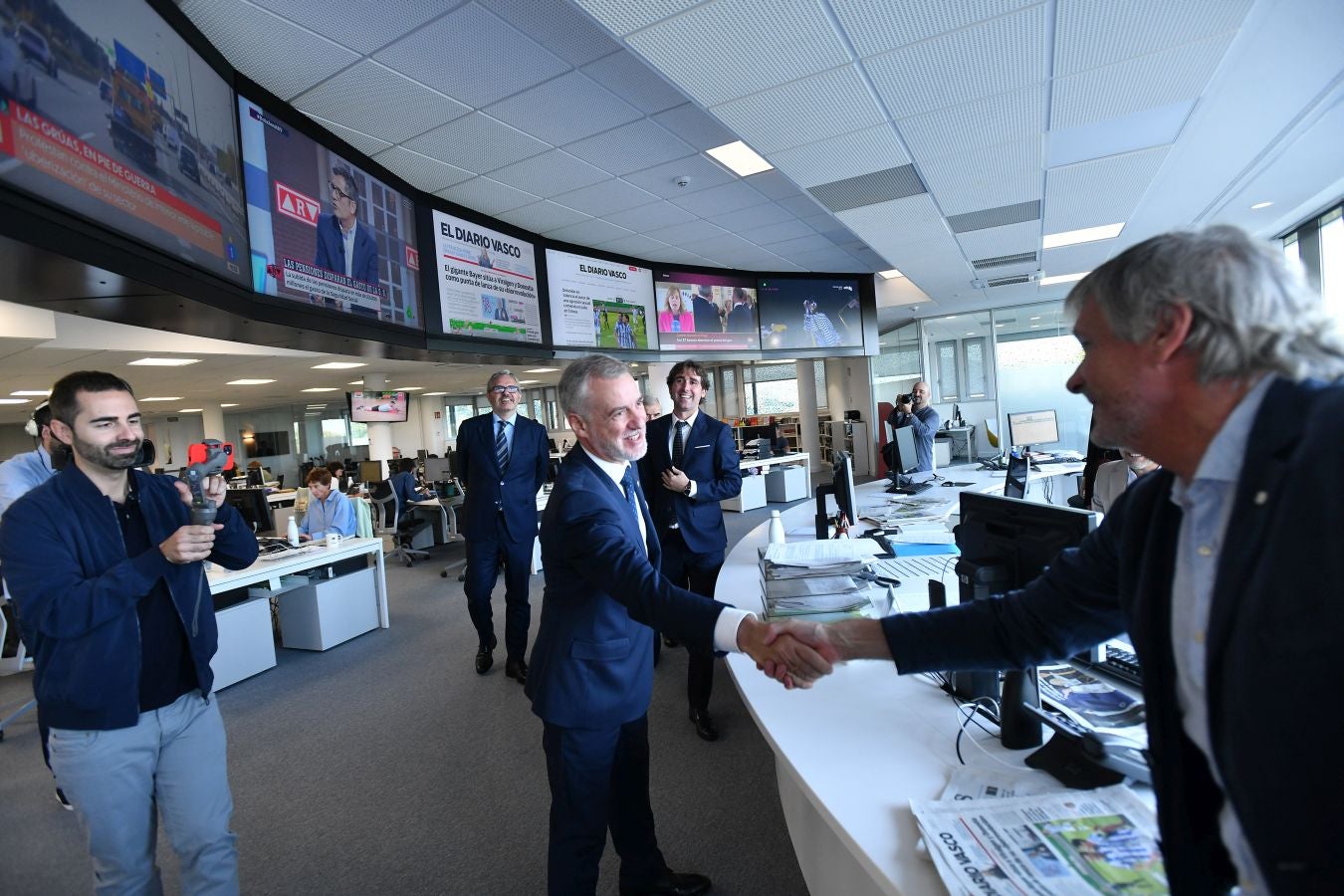 Fotos: El lehendakari visita la nueva sede de DV