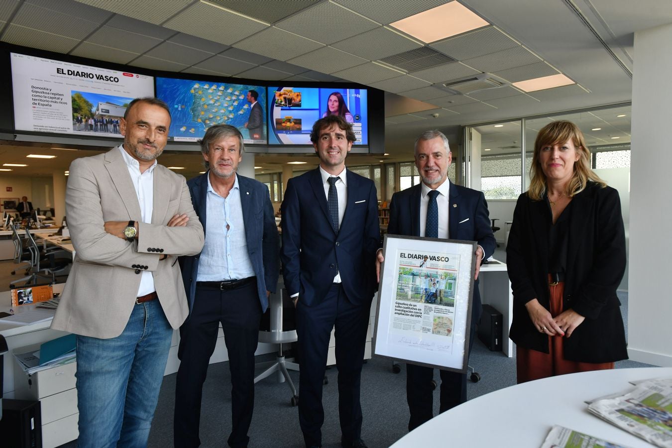 Fotos: El lehendakari, en la reunión matinal de Redacción