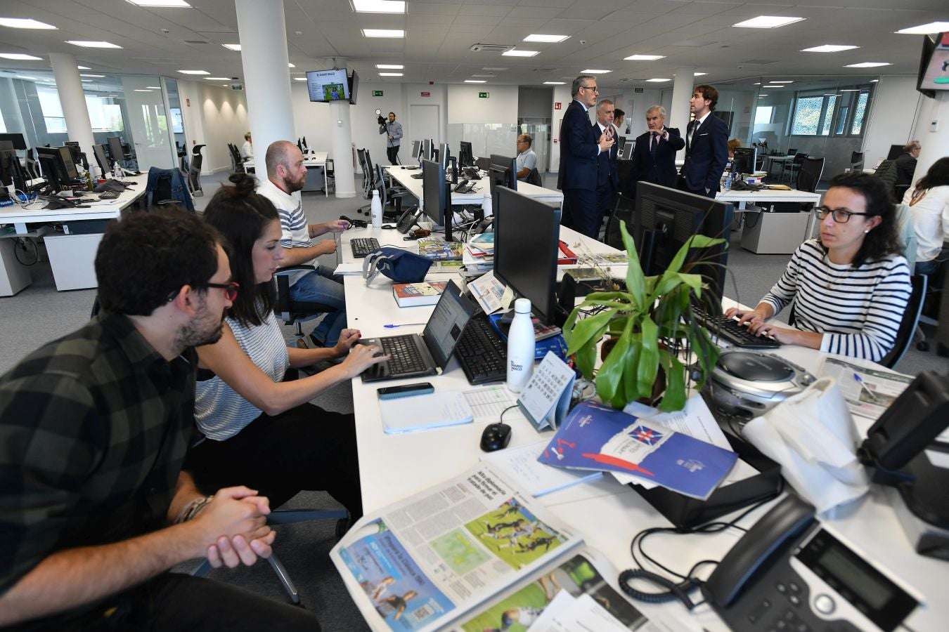 Fotos: El lehendakari visita la nueva sede de DV