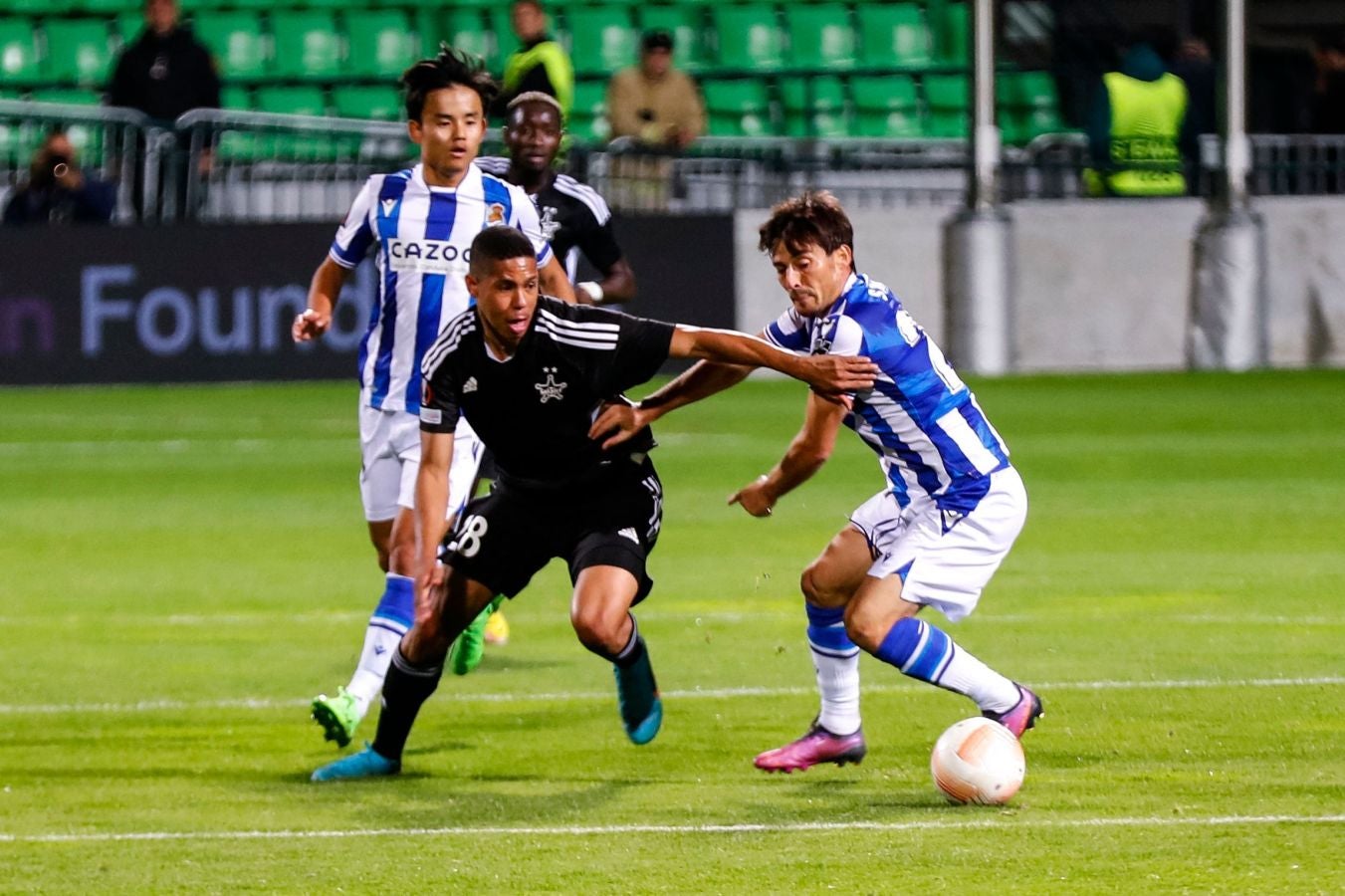 La Real Sociedad plantea un partido muy inteligente para romper las marcas al hombre del Sheriff y resolver con tantos de Silva y Aritz. 