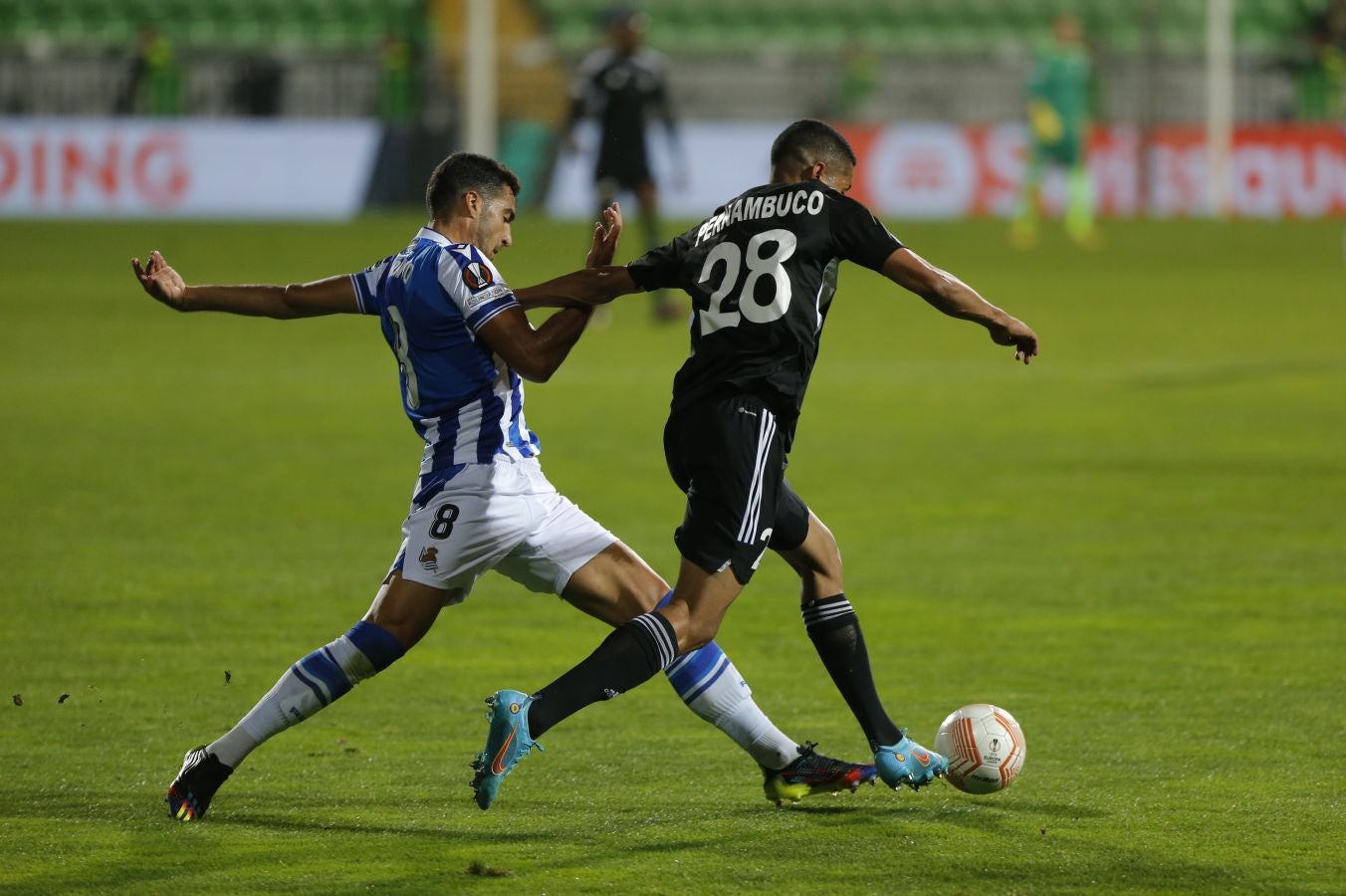 La Real Sociedad plantea un partido muy inteligente para romper las marcas al hombre del Sheriff y resolver con tantos de Silva y Aritz. 