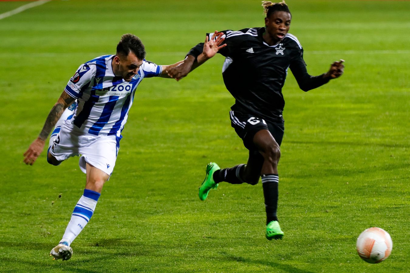 La Real Sociedad plantea un partido muy inteligente para romper las marcas al hombre del Sheriff y resolver con tantos de Silva y Aritz. 