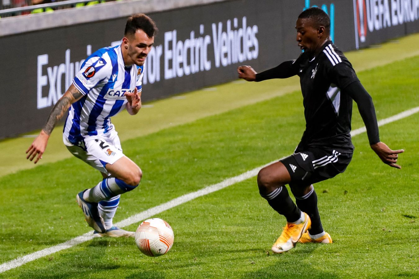 La Real Sociedad plantea un partido muy inteligente para romper las marcas al hombre del Sheriff y resolver con tantos de Silva y Aritz. 