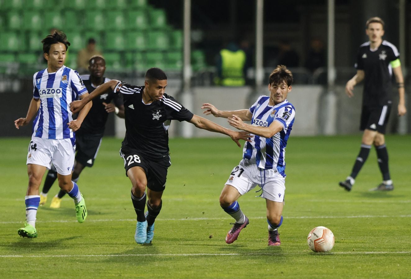La Real Sociedad plantea un partido muy inteligente para romper las marcas al hombre del Sheriff y resolver con tantos de Silva y Aritz. 