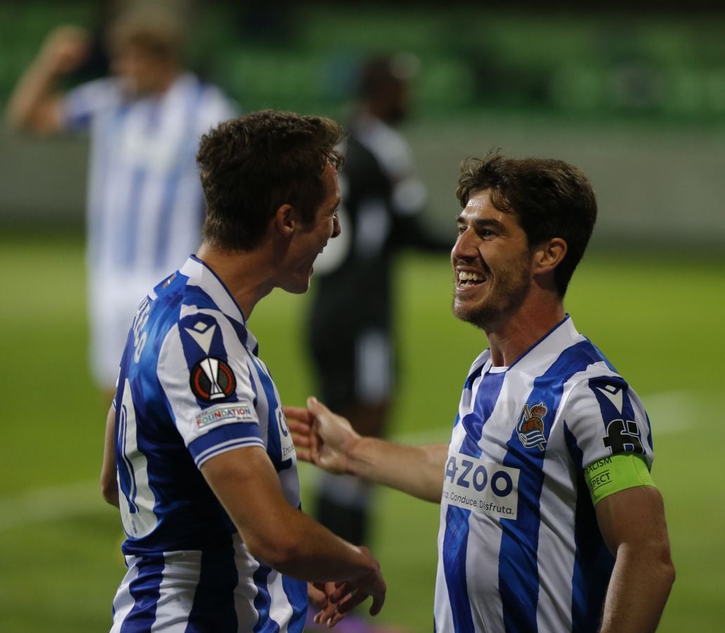 La Real Sociedad plantea un partido muy inteligente para romper las marcas al hombre del Sheriff y resolver con tantos de Silva y Aritz. 