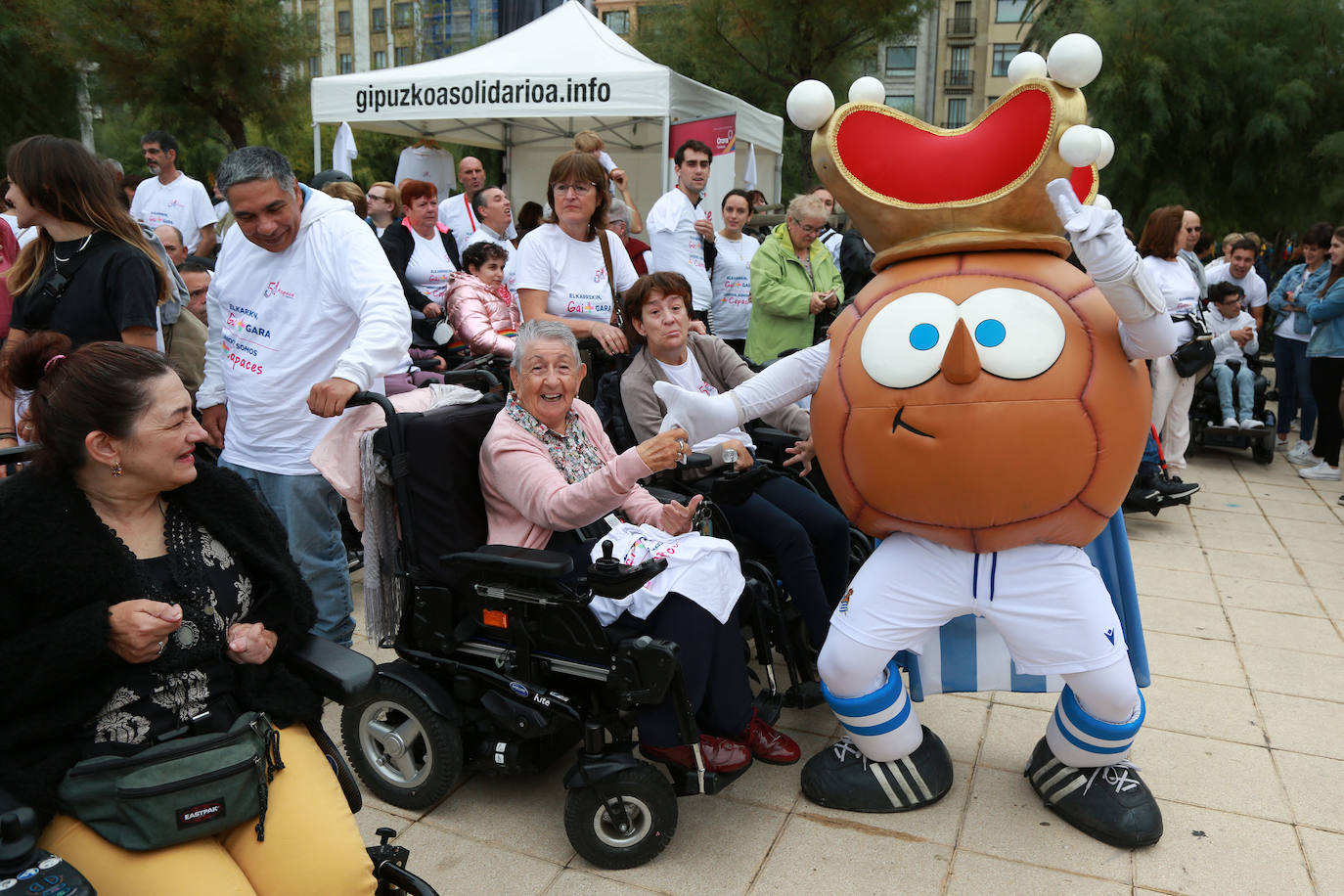 Fotos: Usuarios y familiares celebran las bodas de oro de Aspace