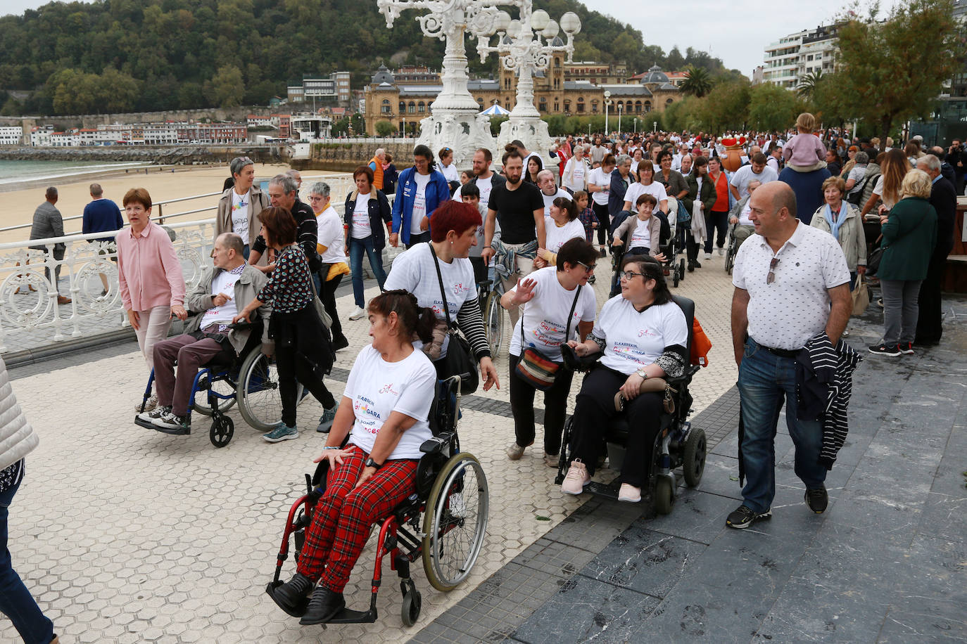 Fotos: Usuarios y familiares celebran las bodas de oro de Aspace