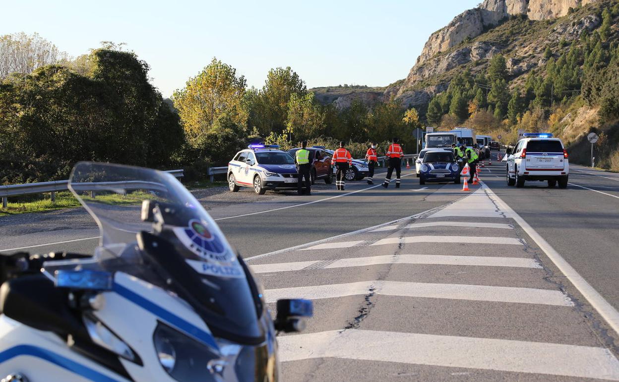 Crontrol policial en una vía secundaria