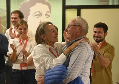 Imagen secundaria 1 - Primarias en el PSE de San Sebastián, lágrimas y emoción en la sede de Prim