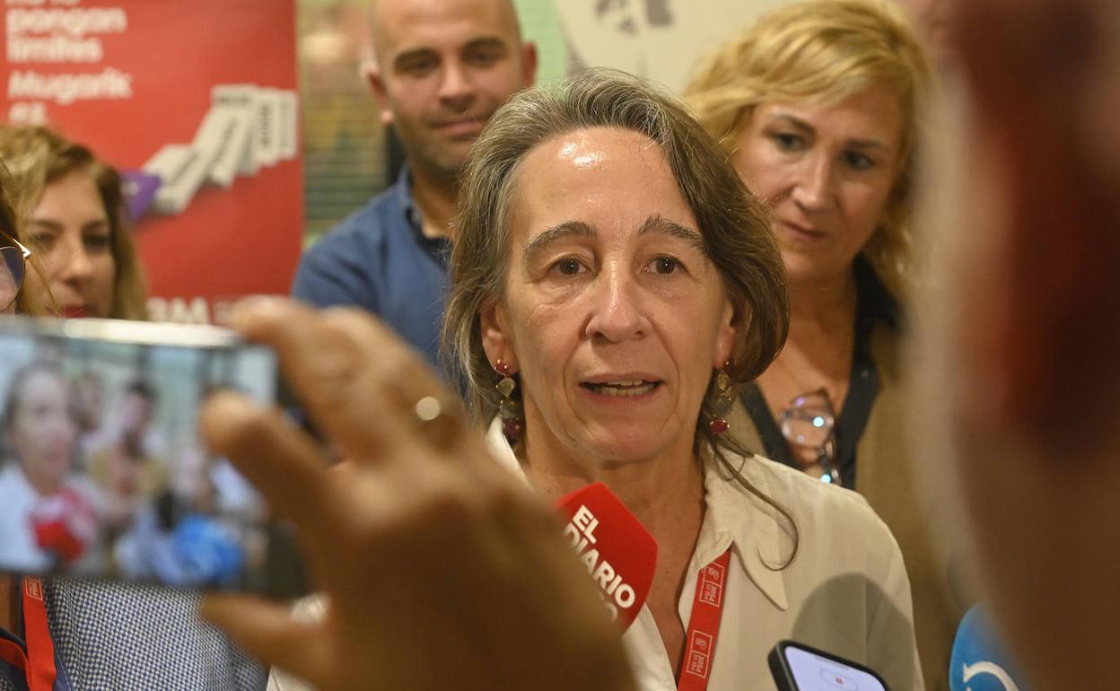 Marisol Garmendia en la sede del PSE en Donostia tras conocerse su victoria en las primarias.