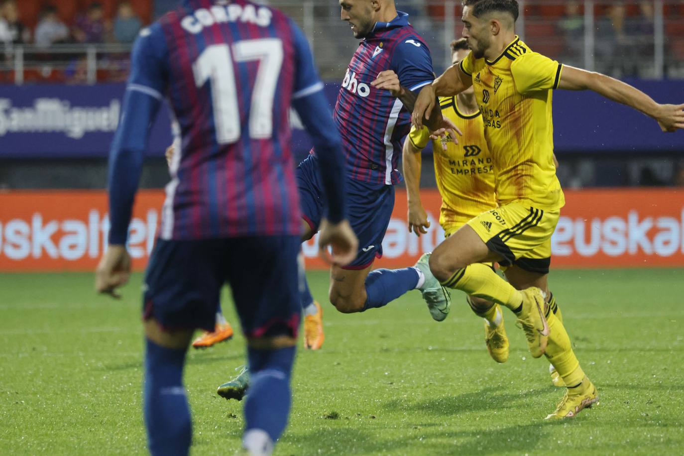 Fotos: El Eibar empata contra el Mirándes