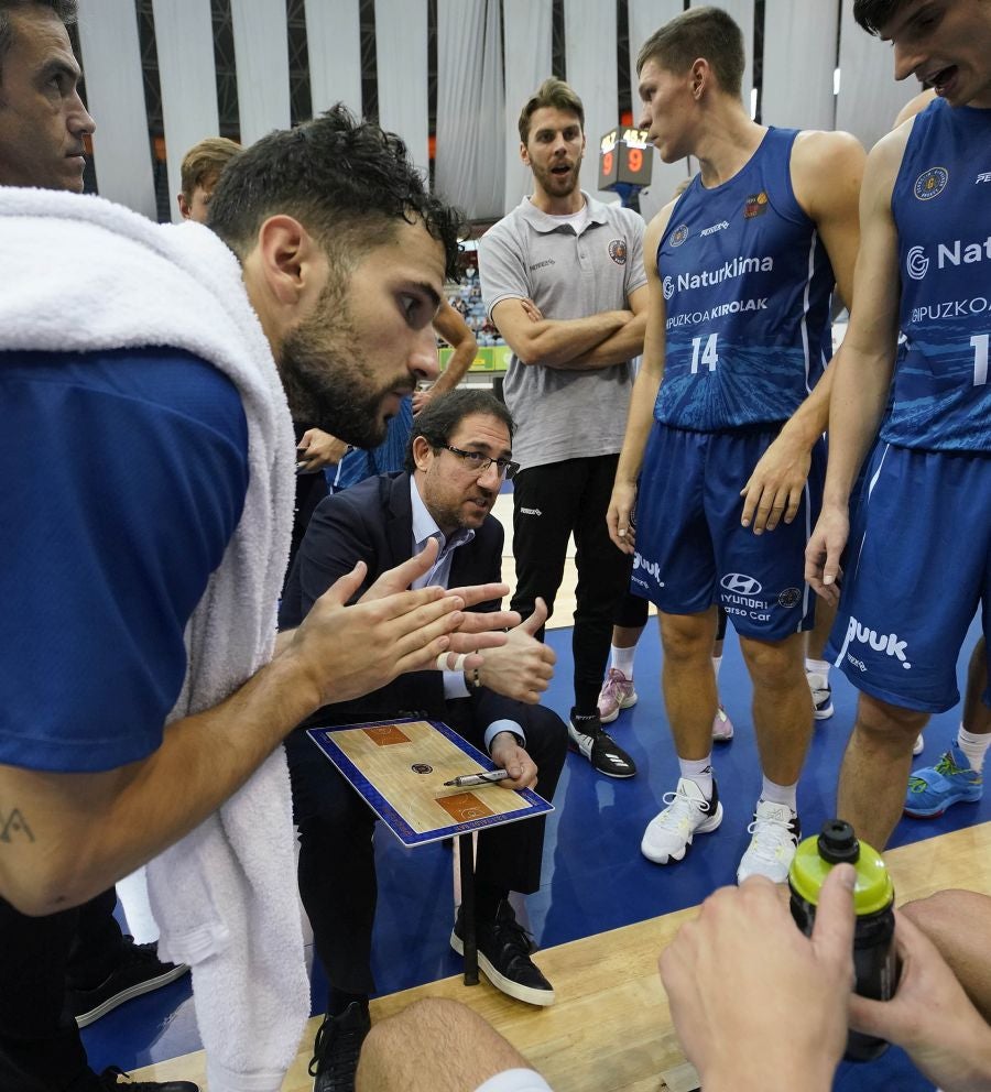 Fotos: Decepcionante estreno en casa