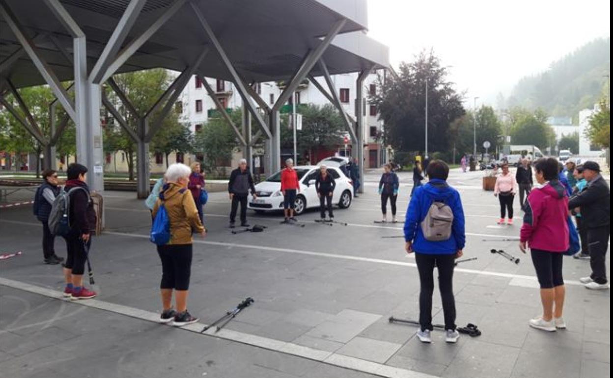 Biteri plazatik irteera egin aurreko luzaketak. 