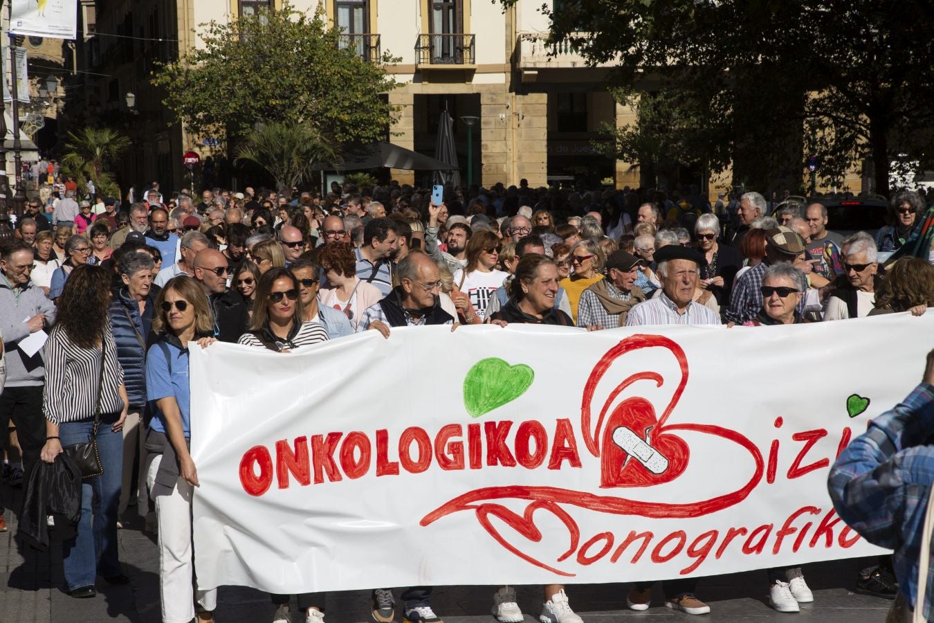 Fotos: Marcha contra la «pérdida de identidad» de Onkologikoa