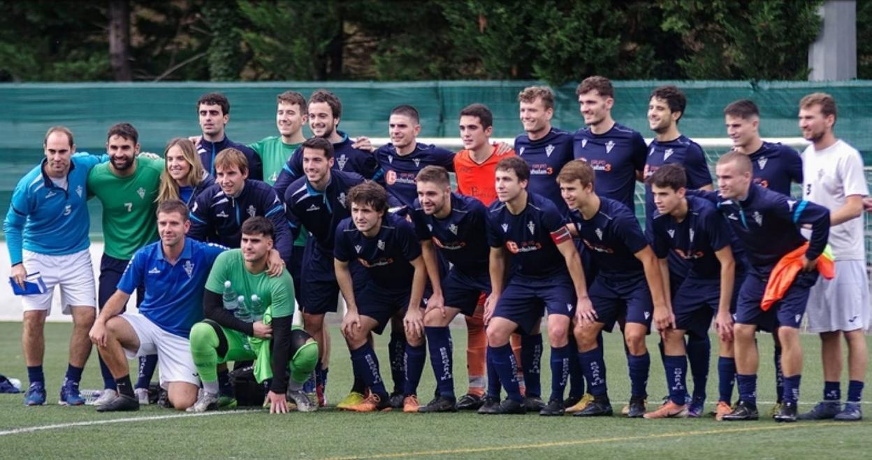 La plantilla mahonera que acudió la pasada jornada a Lesaka. 