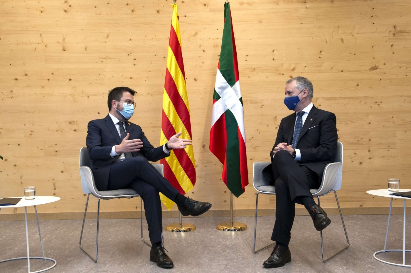 Aragonès y Urkullu, en diciembre de 2021 en su primera reunión bilateral en el 39 Consejo Plenario de la Comunidad de Trabajo de los Pirineos. 