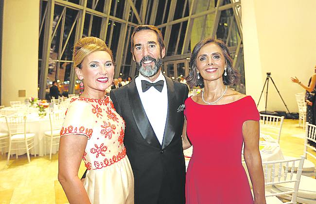 Carmen Gomenza, Rafael Orbegozo y Arrate Ojanguren.