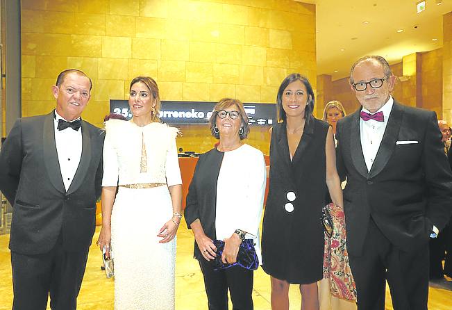 Juan Bustamante, Verónica Gómez, Teresa Fernández, María y Juan Mari Irigoyen.