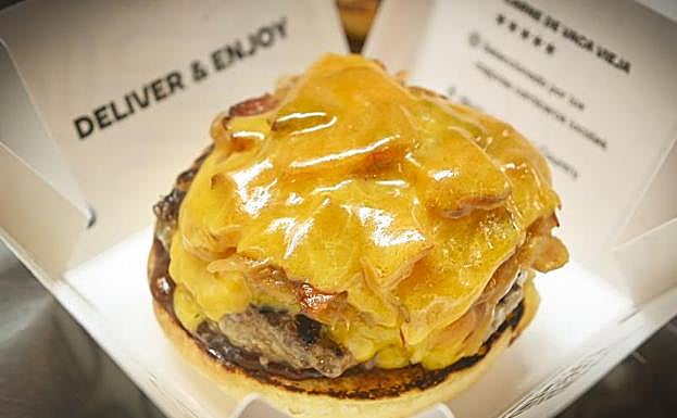 Una de las hamburguesas que ofrecen en Gow Delivery. 