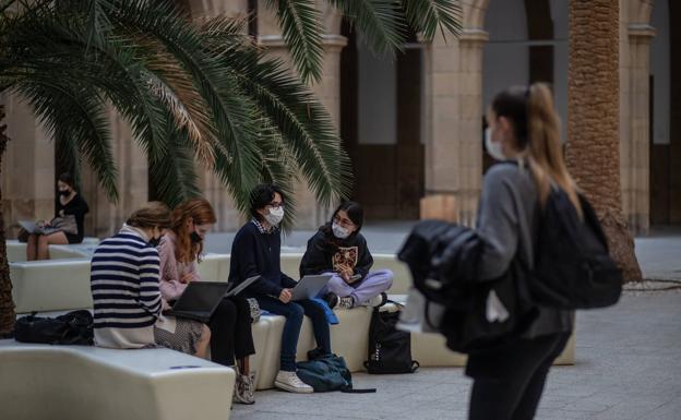 Uno de cada cuatro universitarios tiene riesgo medio alto de adicción al alcohol