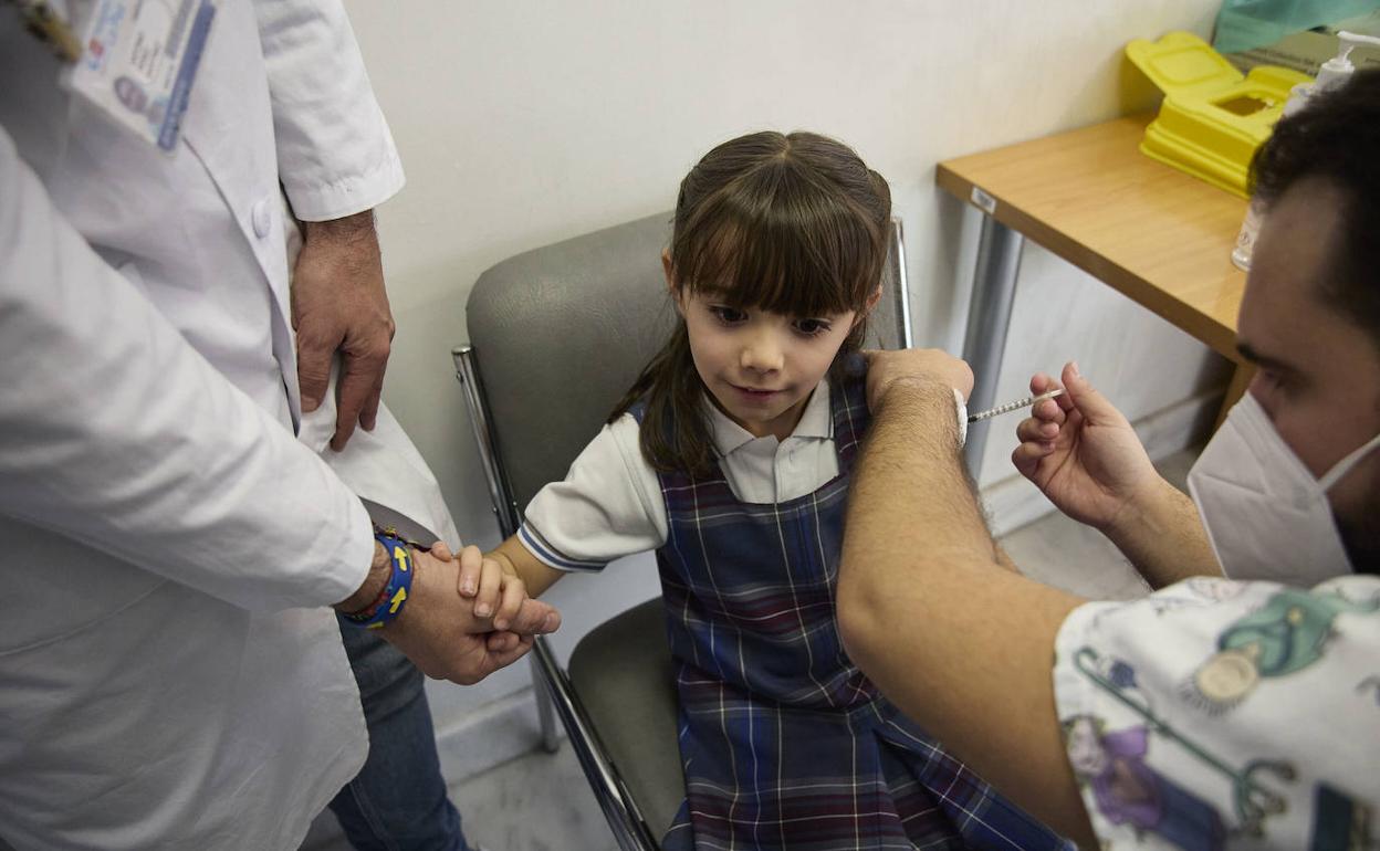 Sanidad da el visto bueno a vacunar de la gripe a los niños de entre 6 meses y 5 años