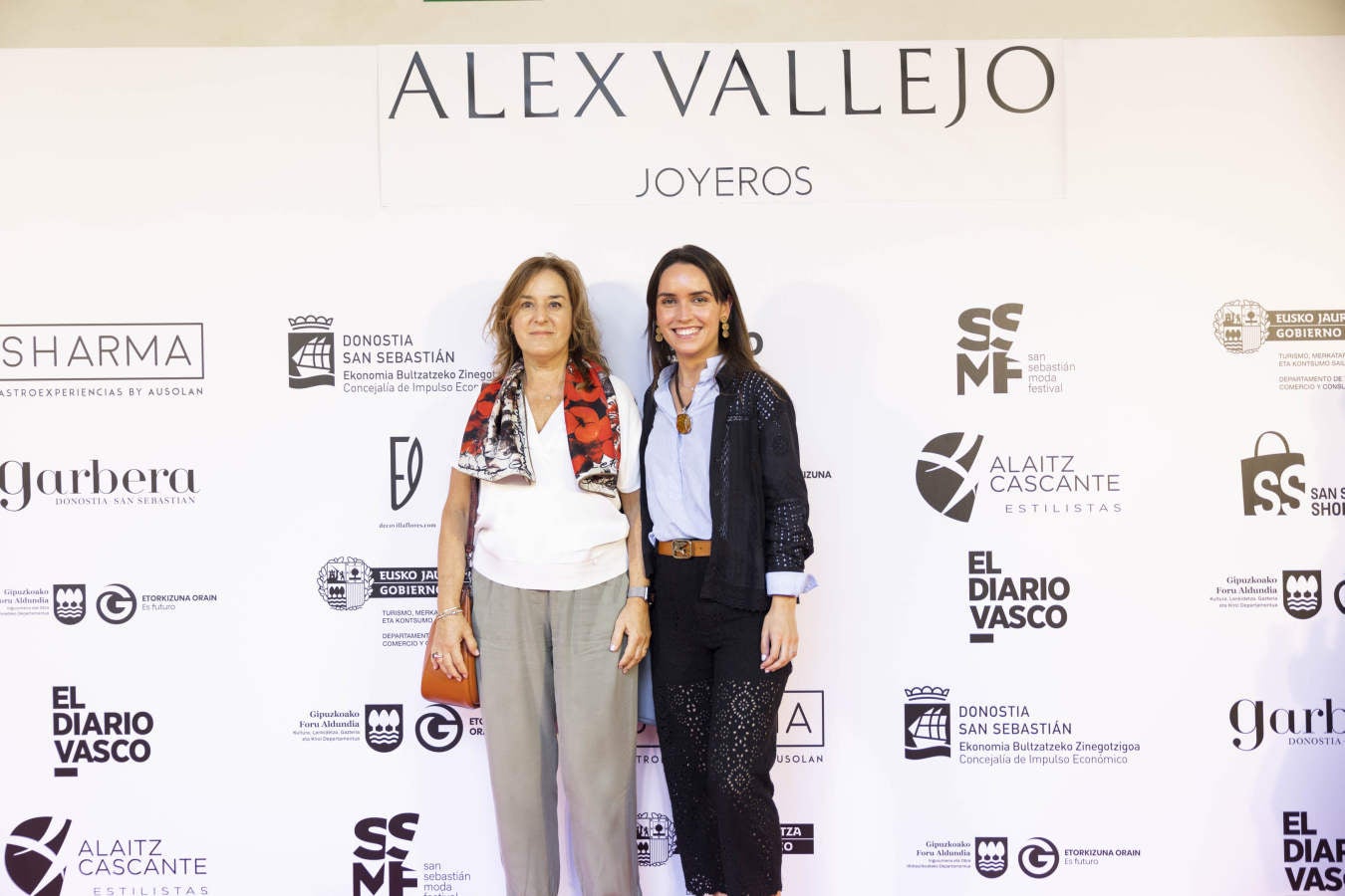 Fotos: Vallejo Joyeros presenta su colección al ritmo de Verdini Dantza Taldea