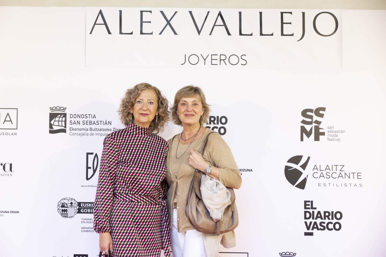 Fotos: Vallejo Joyeros presenta su colección al ritmo de Verdini Dantza Taldea