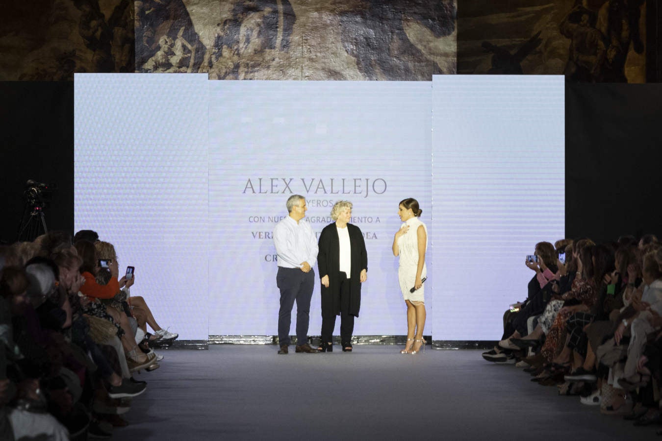 Fotos: Vallejo Joyeros presenta su colección al ritmo de Verdini Dantza Taldea