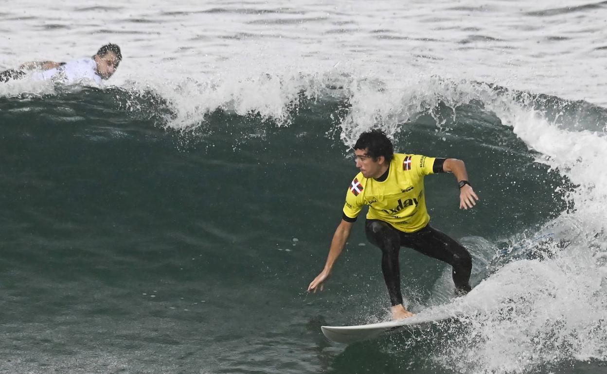 Los surfistas vascos podrán competir de forma oficial en competiciones internacionales con la selección de Euskadi. 
