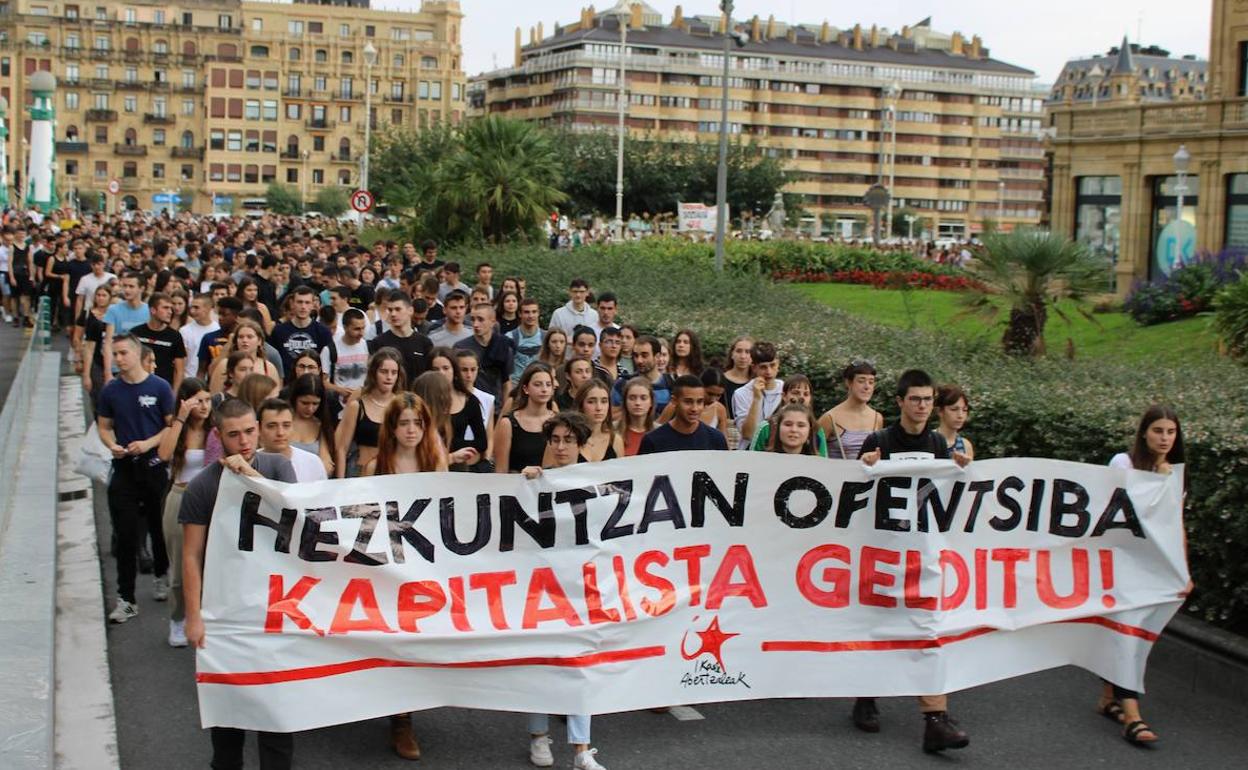 La manifestación ha recorrido el centro de San Sebastián.