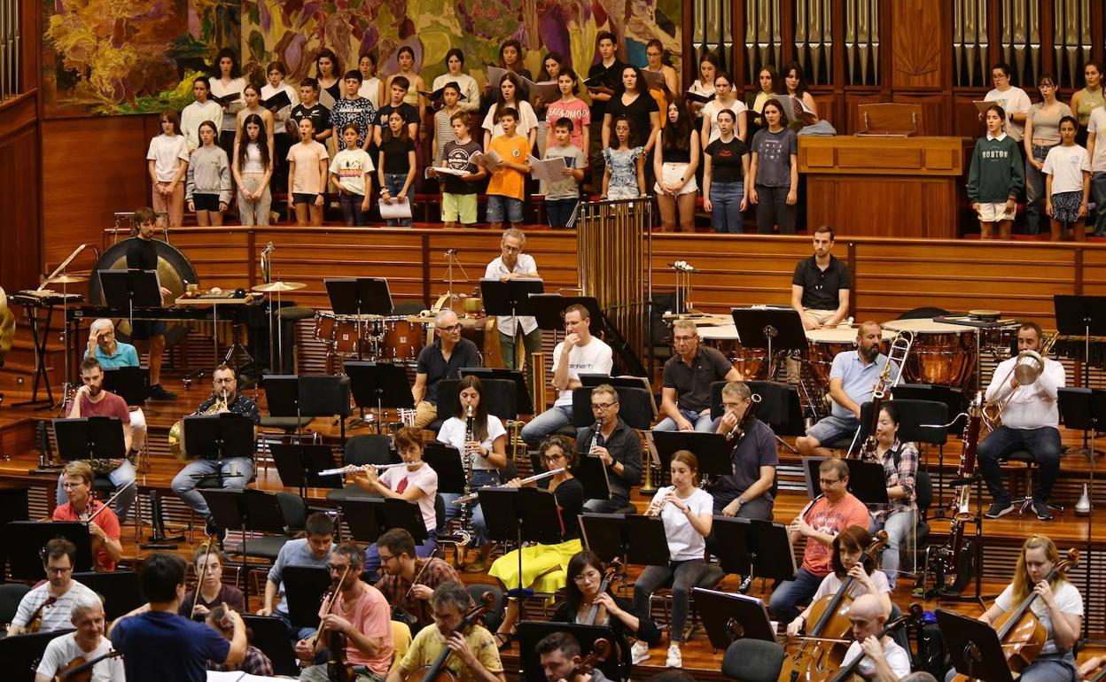 Música: Euskadiko Orkestra y 60 jóvenes del Coro Easo celebran una noche entre 'Fantasmas'
