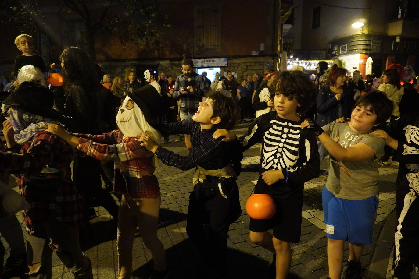 Fotos: La luz se adueño en la Gau beltza