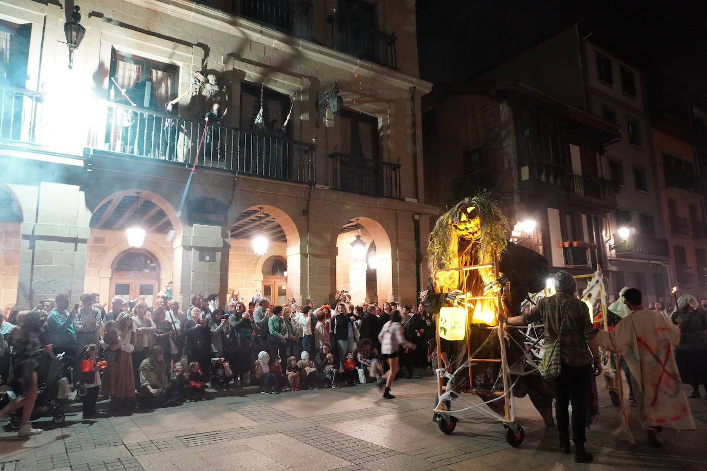 Fotos: La luz se adueño en la Gau beltza