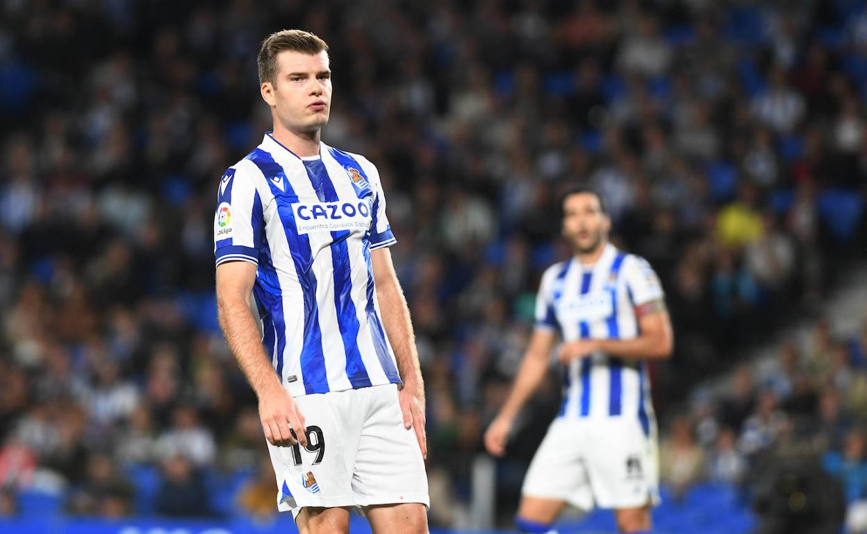 Sorloth se lamenta tras una oportunidad perdida. 