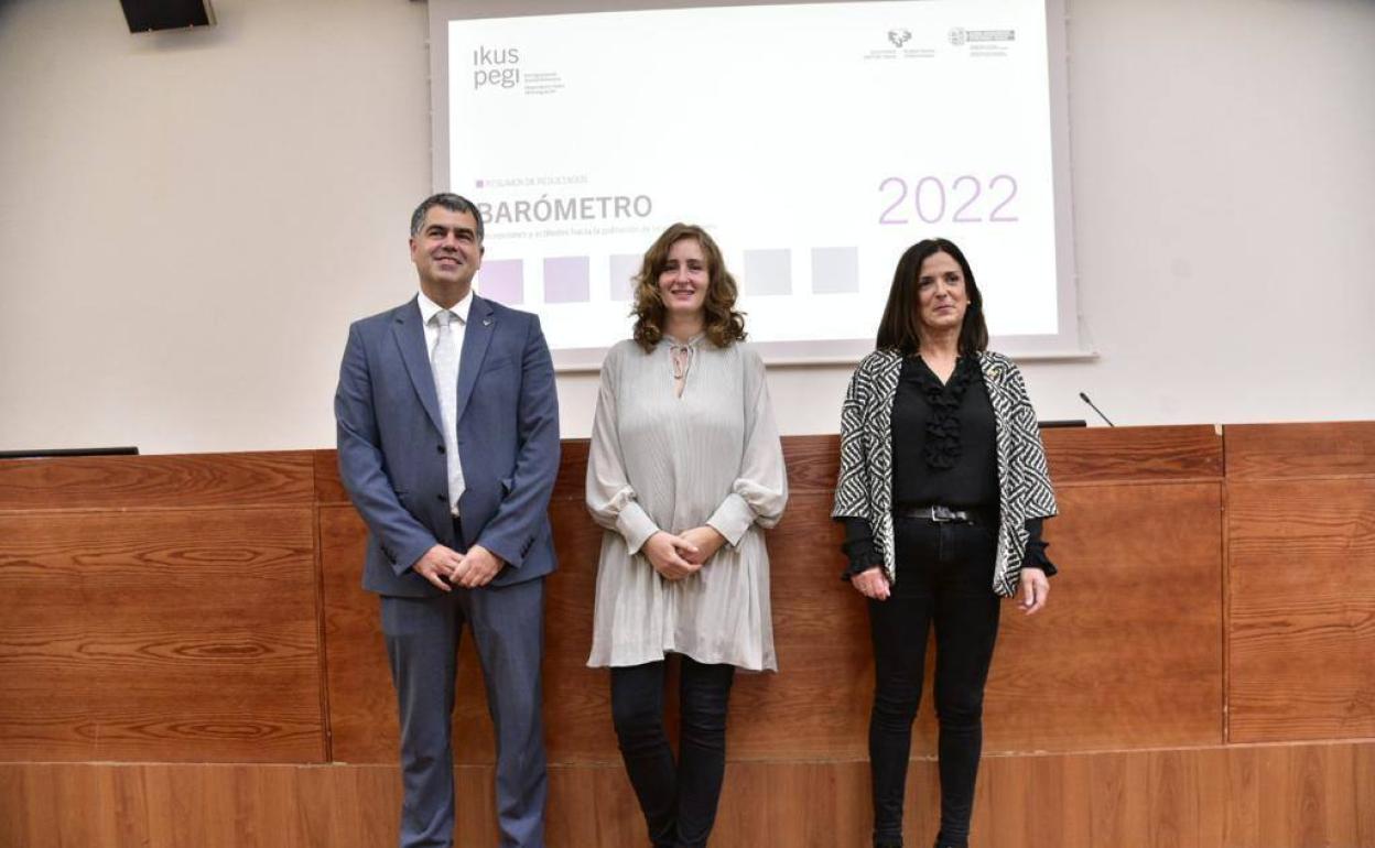 Gorka Moreno, Julia Shershneva y Beatriz Arolazabal, este lunes.