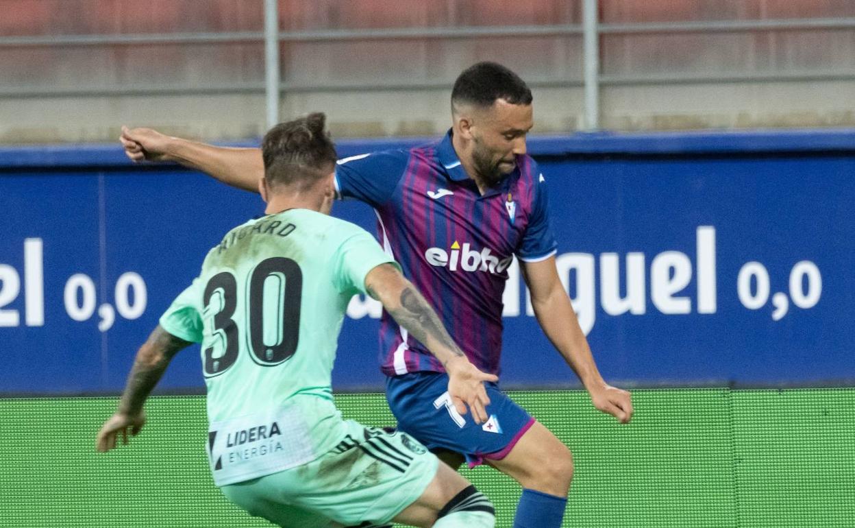 Quique González estaba feliz por su gol al Málaga.