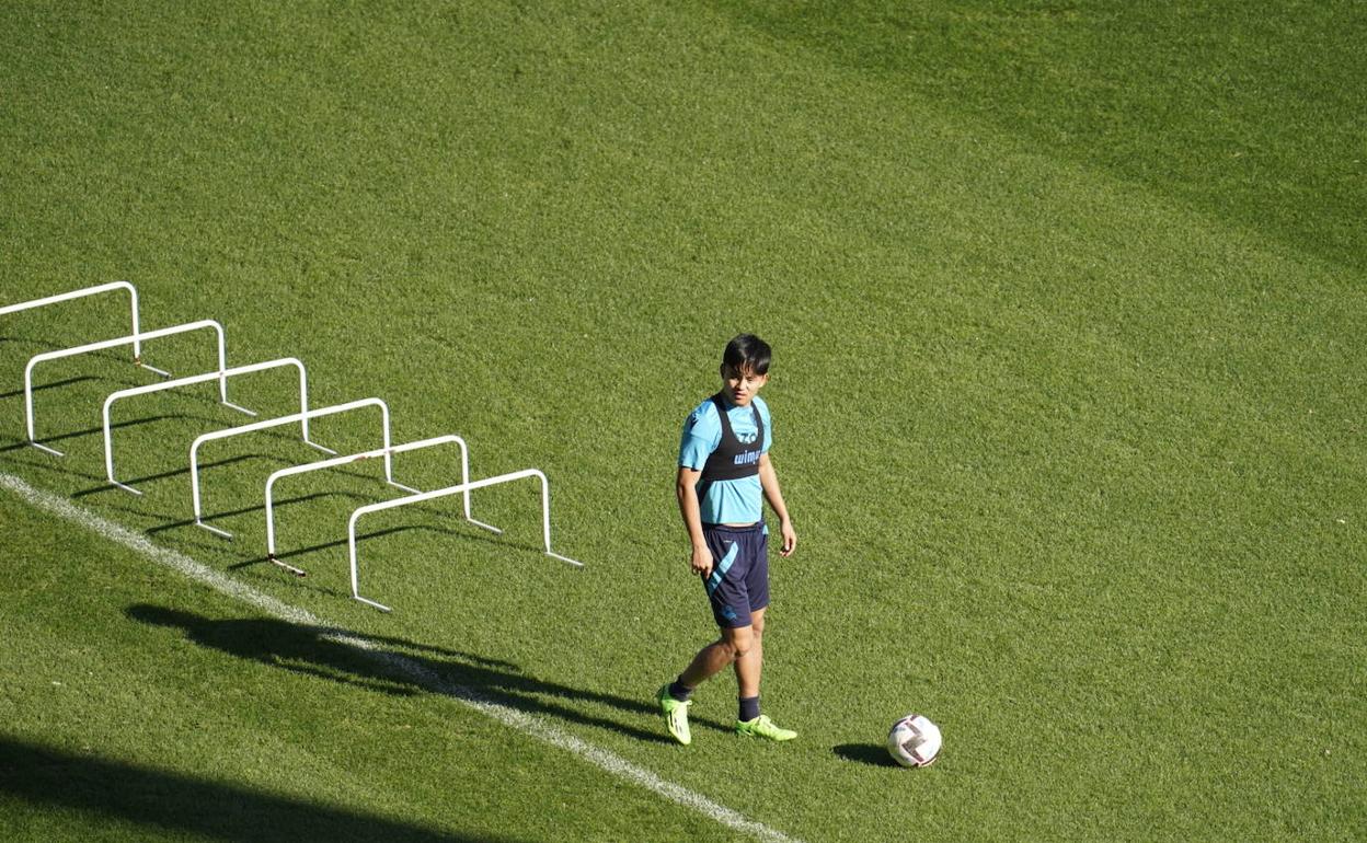 Take Kubo se ha ejercitado en solitario en Zubieta este miércoles