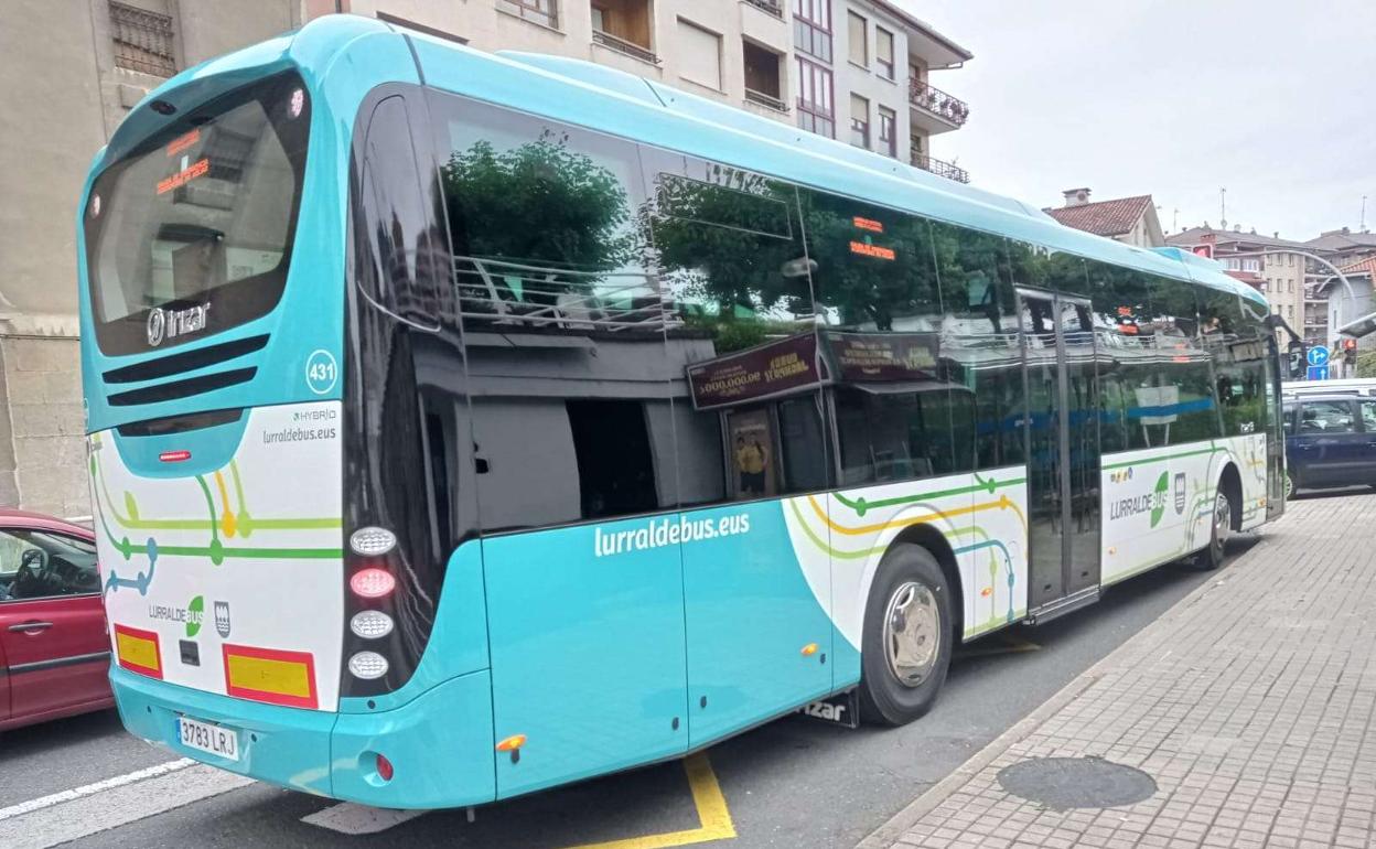 Arriola aboga por prorrogar en 2023 la rebaja del 50% en el transporte y extender el modelo Mugi a Euskadi