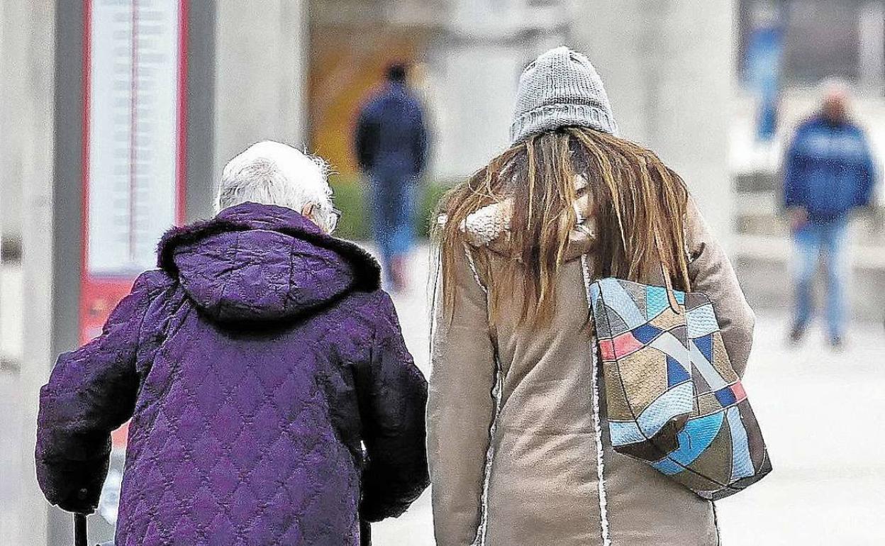 257,4 millones se destinan a programas para el cuidado y atención de las personas . 