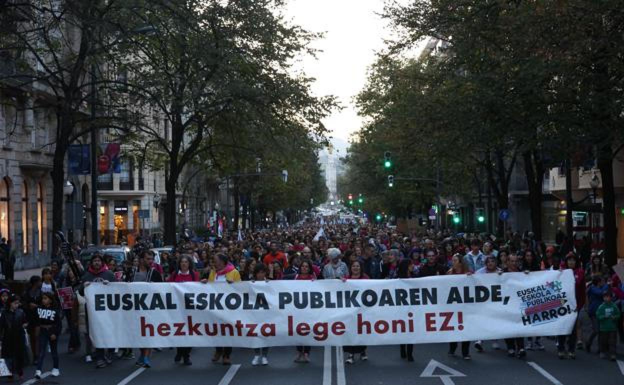 Miles de personas, esta tarde en Bilbao. 