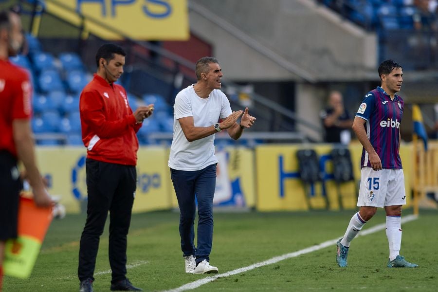 Fotos: Valioso punto para el Eibar