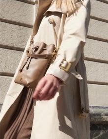 Imagen secundaria 2 - Modelos 'bucket' y 'crosbody'.