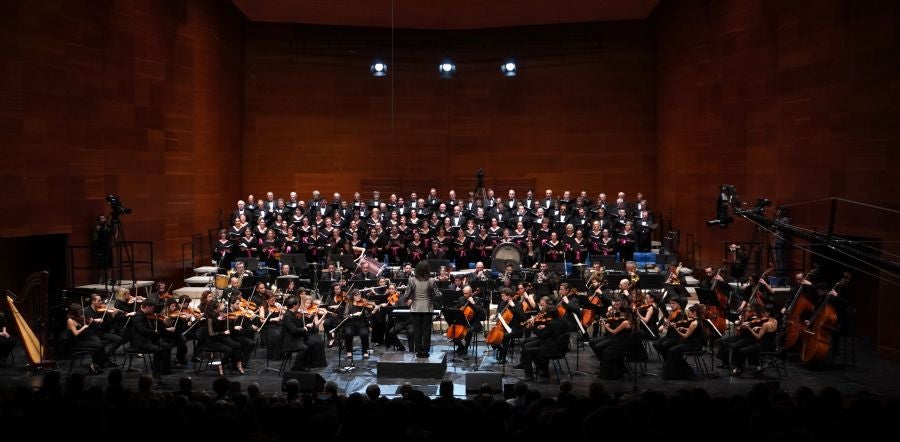 Fotos: Luis Cobos y el Orfeón Donostiarra, en el Kursaal